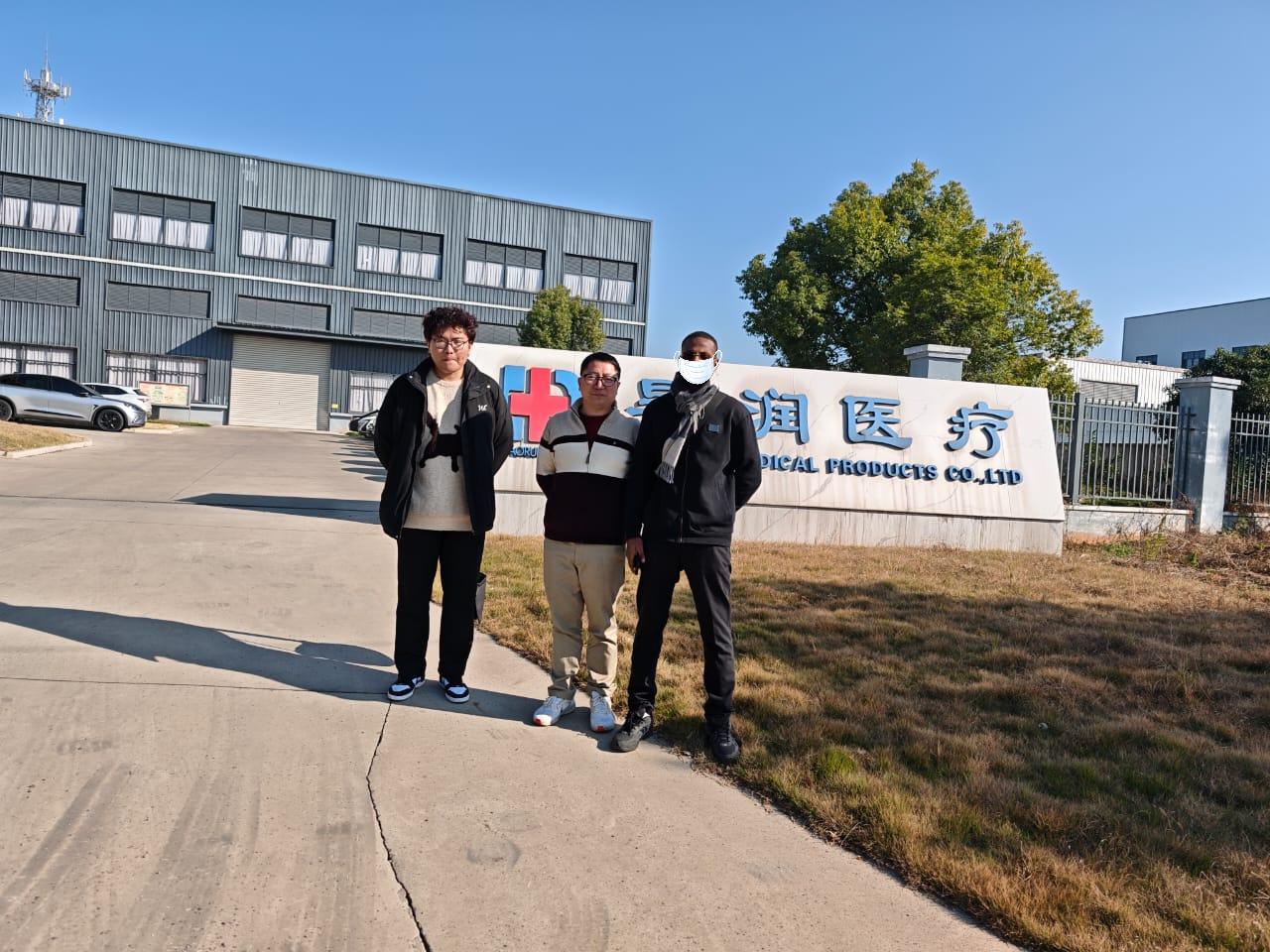 Африканскиот клиент ја посетува нашата фабрика на 15 декември 2025 година: Поттикнување на длабински потенцијал за соработка